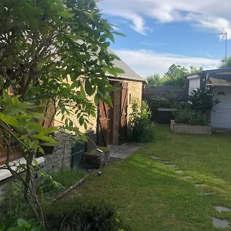 La Petite Maison Du Bourg De *
