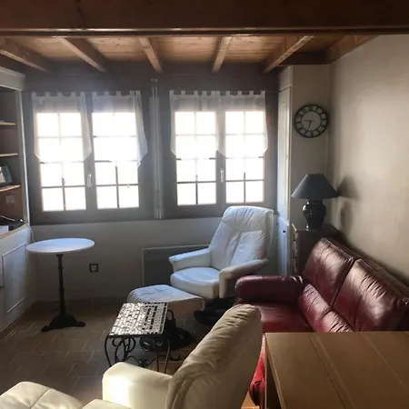 La Petite Maison Du Bourg De *
