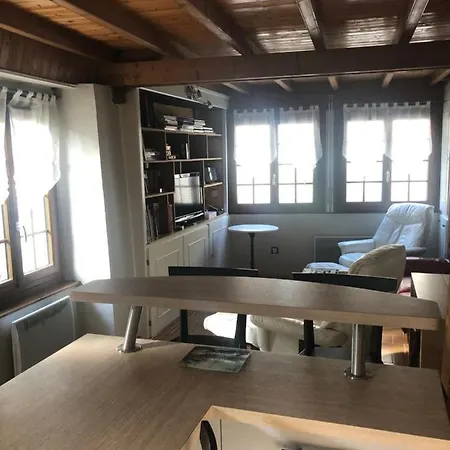 La Petite Maison Du Bourg De *