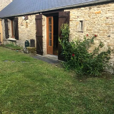La Petite Maison Du Bourg De Holiday home